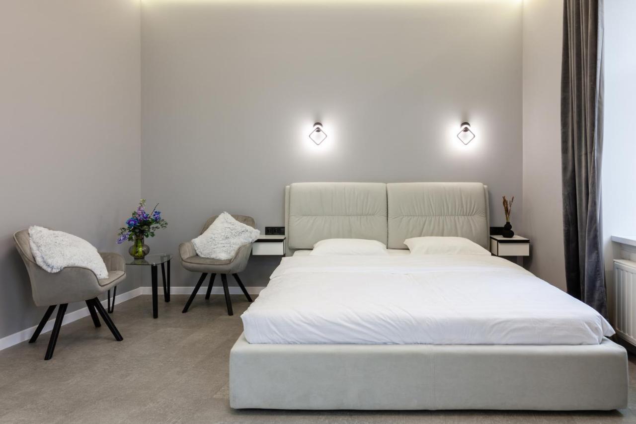 Two Bedrooms 13 Shpytalna Street リヴィウ エクステリア 写真