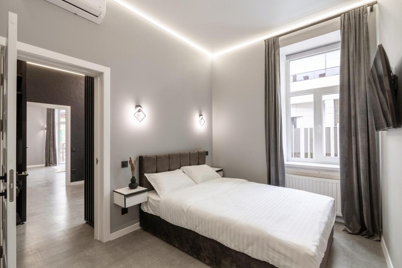 Two Bedrooms 13 Shpytalna Street リヴィウ エクステリア 写真