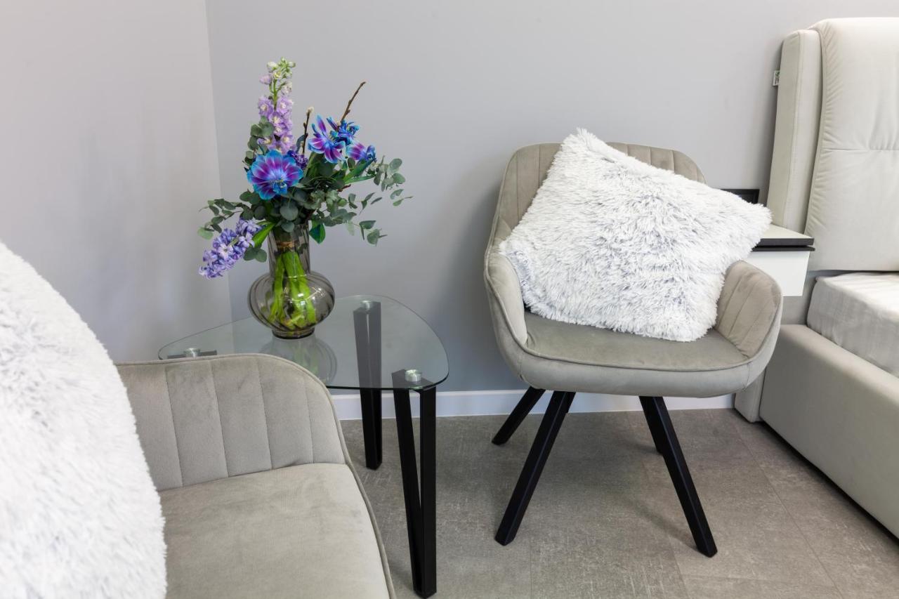 Two Bedrooms 13 Shpytalna Street リヴィウ エクステリア 写真