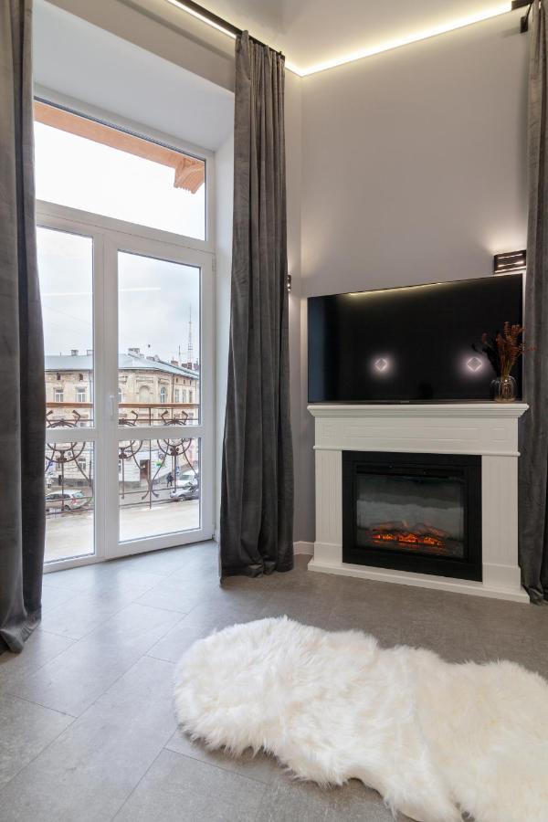 Two Bedrooms 13 Shpytalna Street リヴィウ エクステリア 写真