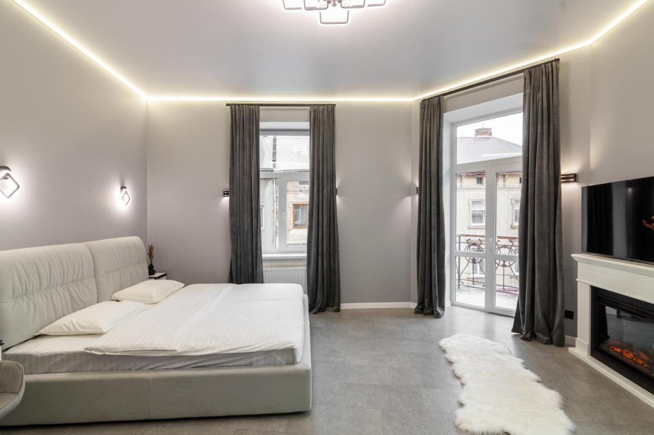 Two Bedrooms 13 Shpytalna Street リヴィウ エクステリア 写真