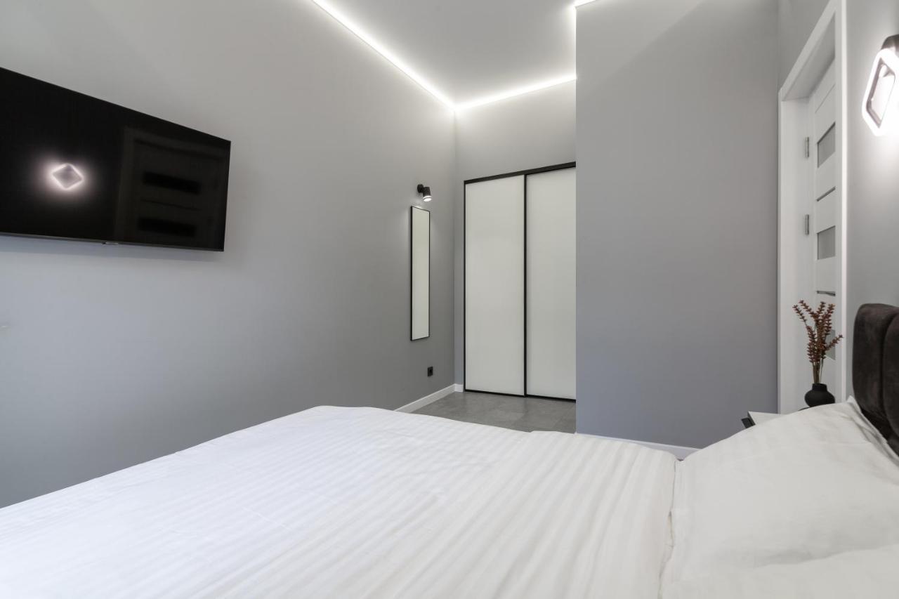 Two Bedrooms 13 Shpytalna Street リヴィウ エクステリア 写真